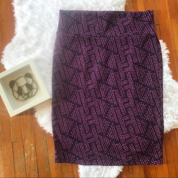 Lularoe Cassie purple skirt with pink polka dots - Picture 1 of 5